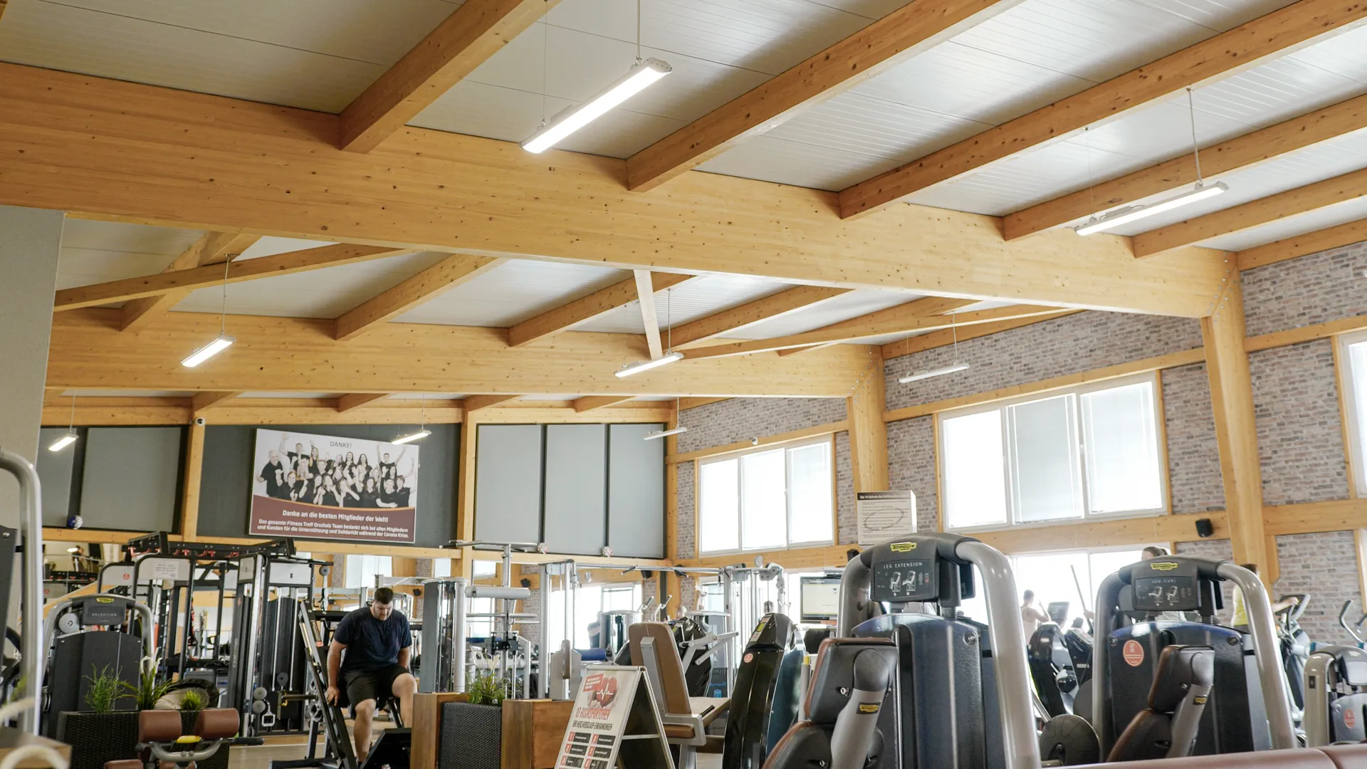 Close-up of a glulam structure in an X-Wood® hall