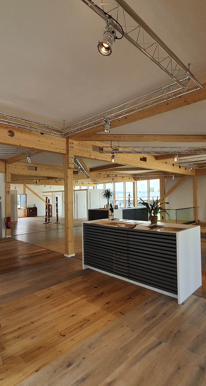 Bürogebäude aus Holz - Showroom Hilger Holz - Eifelparkett
